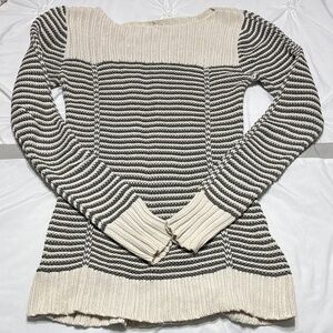 Old Navy - Army Green and Cream